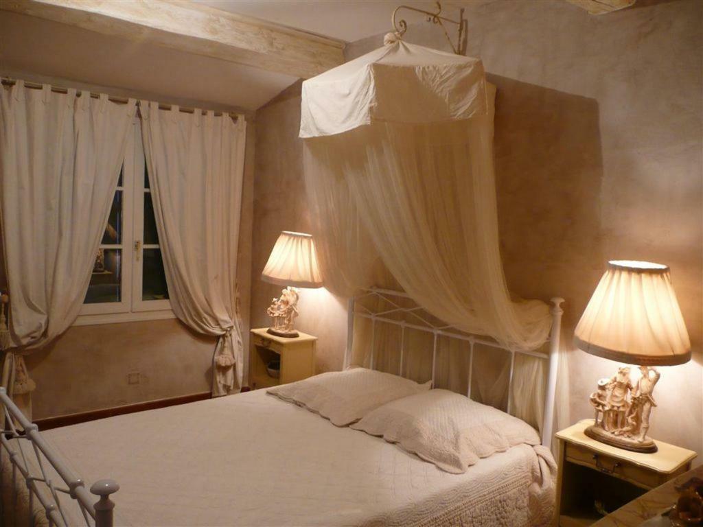 Mas Les Vieux Chenes Bed and Breakfast Lambesc Eksteriør billede