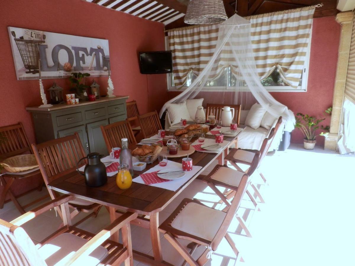 Mas Les Vieux Chenes Bed and Breakfast Lambesc Eksteriør billede
